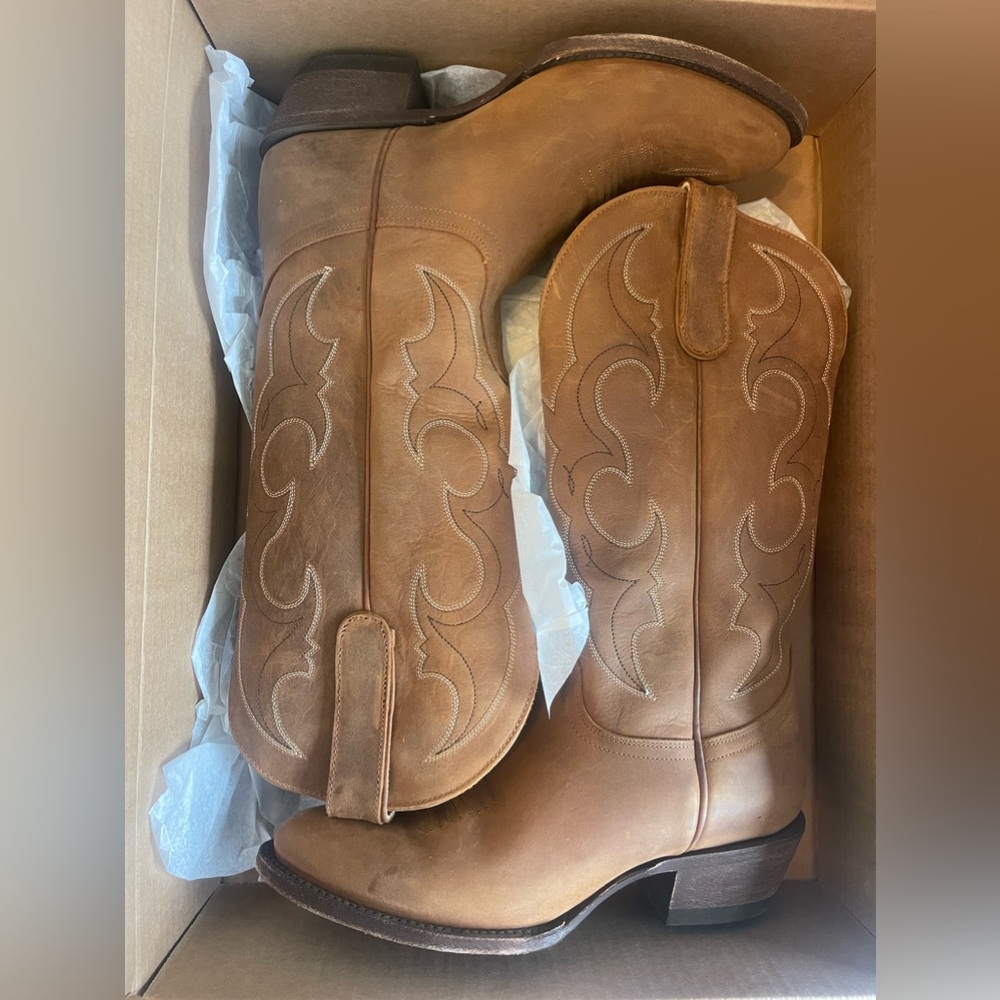 Worn once, cowgirl boots size 8